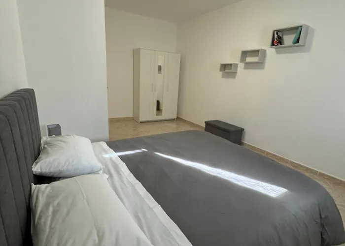 Serravalle Shop&Stay